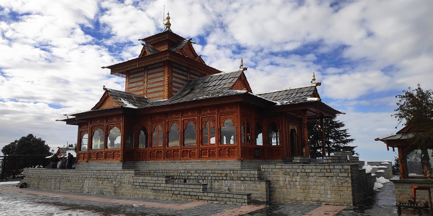 Tara Devi Temple honours Goddess Tara Devi and has spectacular backdrops.