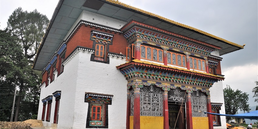 This monastery is one of the oldest in sikkim, an ideal place for tourist seeking spiritual retreat