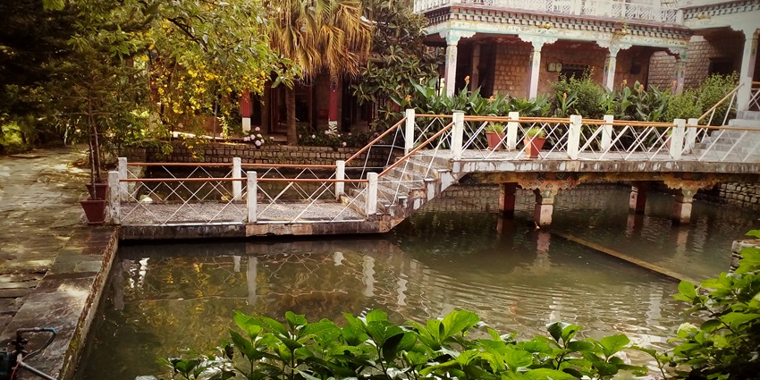 The monastery is situated in Himachal pradesh. Defines the history , nature and artwork of Buddhists