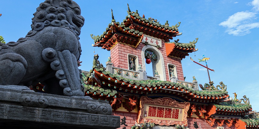Temple Of Literature is a landmark of Vietnam that has a cultural significance.