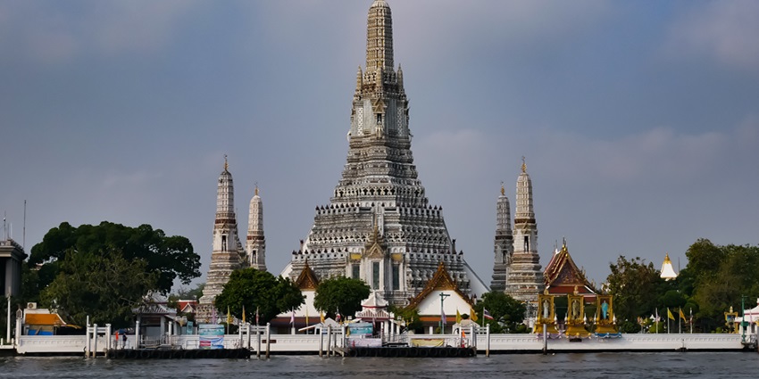 Wat Arun Temple in Bangkok, beautifully illuminated - places to visit in Bangkok.