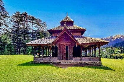 Witness the intrinsic architecture of the Kamrunag Temple located in Himachal Pradesh.