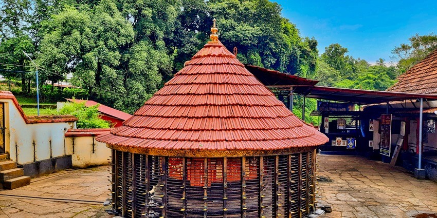 Witness the alluring architecture of the famous temples in Wayanad & seek blessings