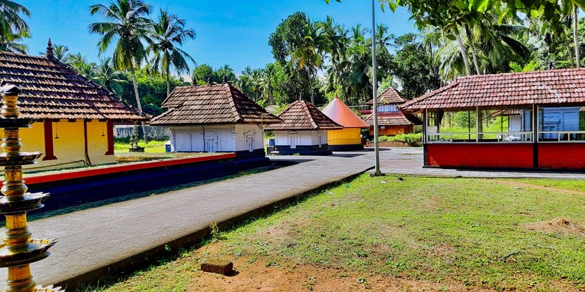A mesmerising view of the Kalasamharamurti Temple, located in Triprangode in Kerala