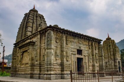 Visit the amazing ancient temples in Mandi and seek blessings on your next vacation.