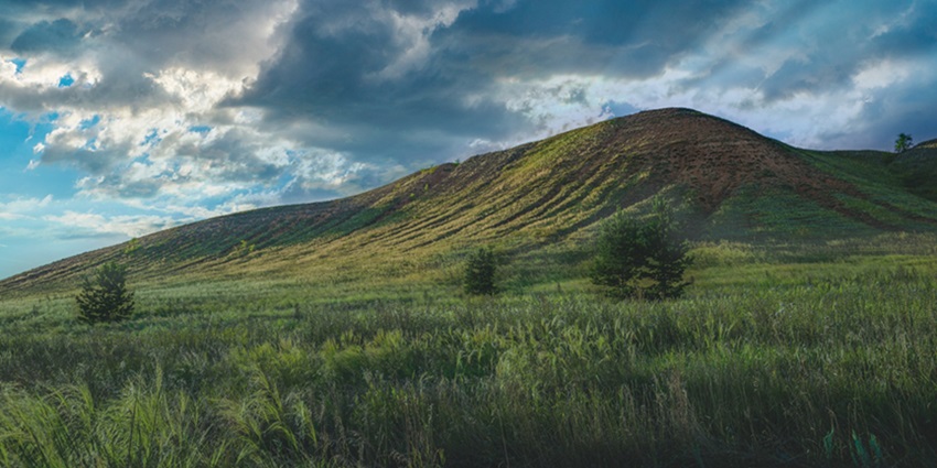 Tendong Hill is a popular trekking destination to visit near the thermal spring.