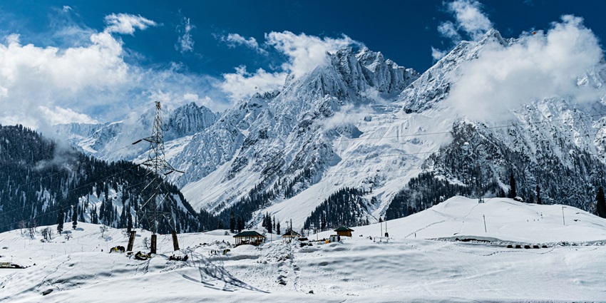 One of the places for camping in Sonmarg is Thajiwas Glacier Campground with icy views and meadows.