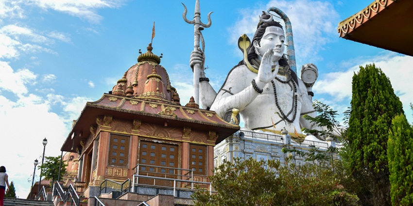 A mesmerising view of the Thakurbari Temple, one of the serene Sikkim temples.