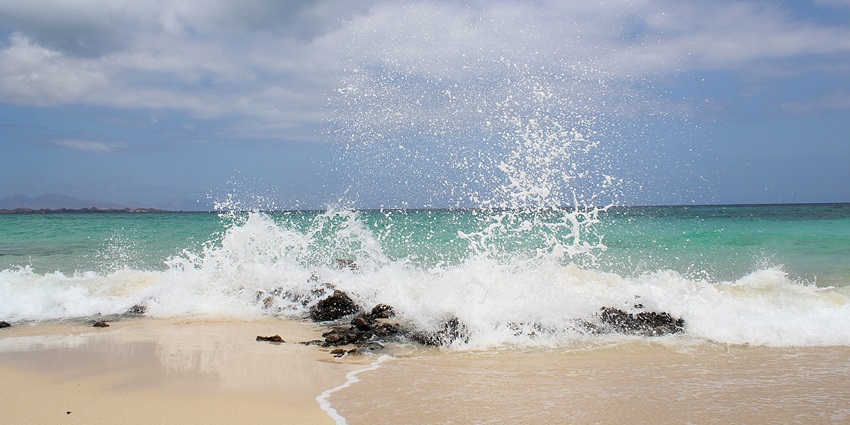 Sit back and relax at the Thalawila Beach on your visit to Kalpitiya Beach, Sri Lanka.
