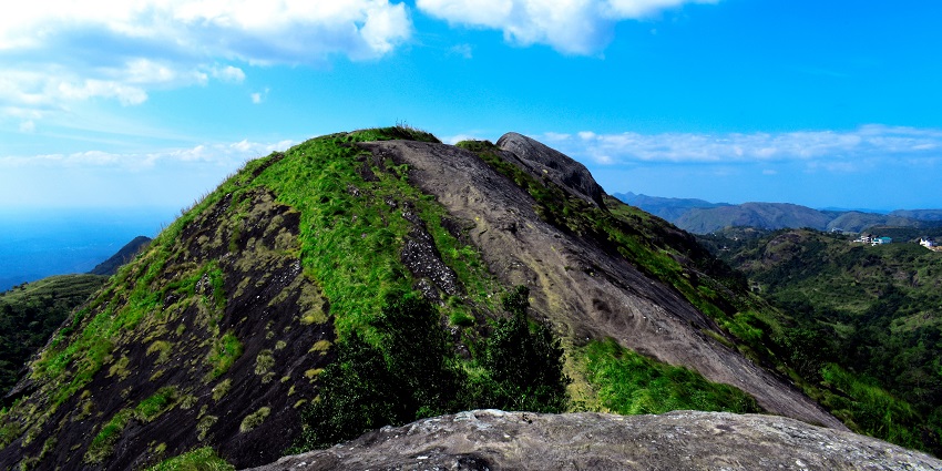 Known for its huge rock formations, Thangalapara renders a great spot for photography.