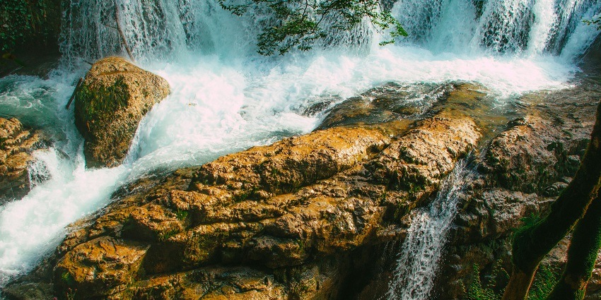 A mesmerising view of Thatiguda Waterfalls, one of the top waterfalls in Vizianagaram.