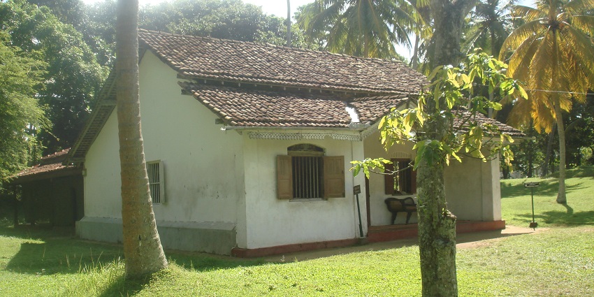 The Folk Museum lets you witness the folk art and offers an insightful experience.