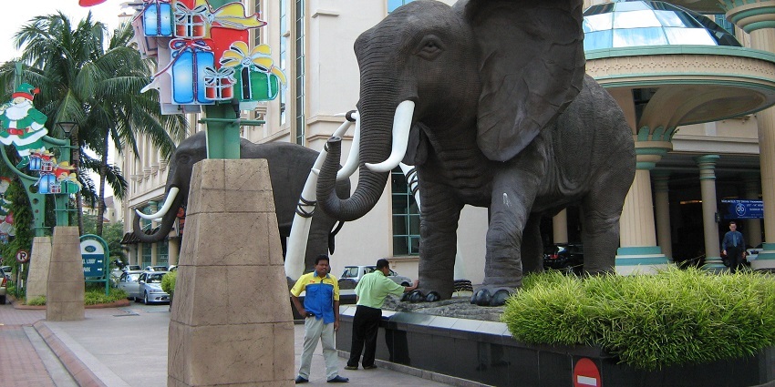 Beautiful snapshot of the front of a hotel—New Year Party In Calicut, Kerala, India