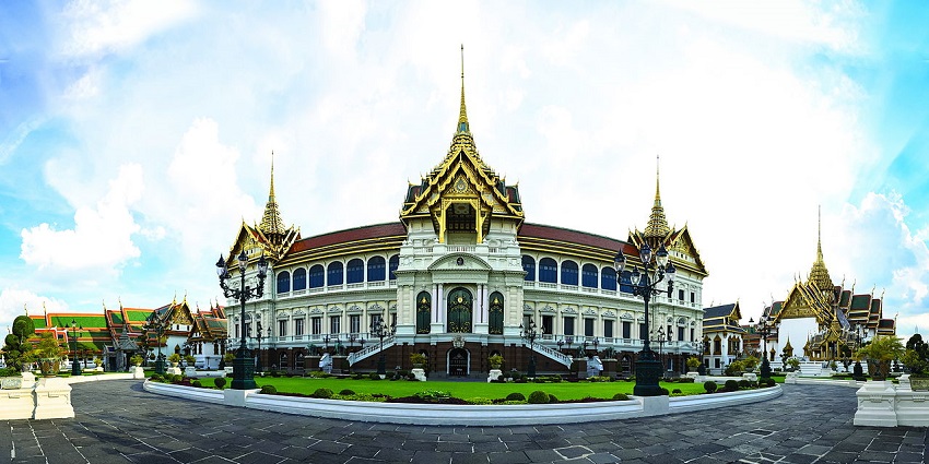 Visiting the royal Grand Palace is one of the best things to do in Bangkok, Thailand.