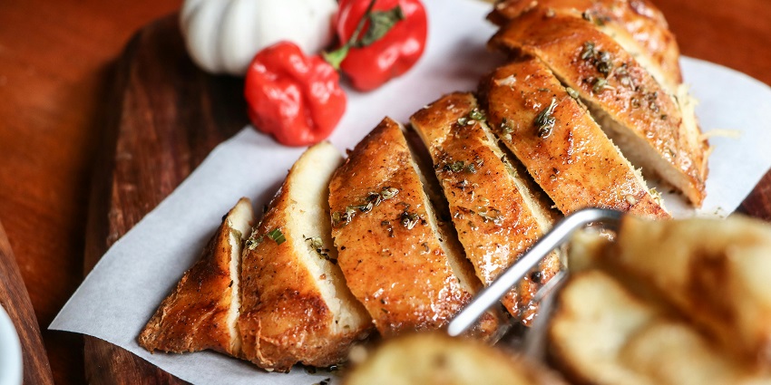 Relish the famous cuisines at the Grandstand which is a famous food spot in Jammu.