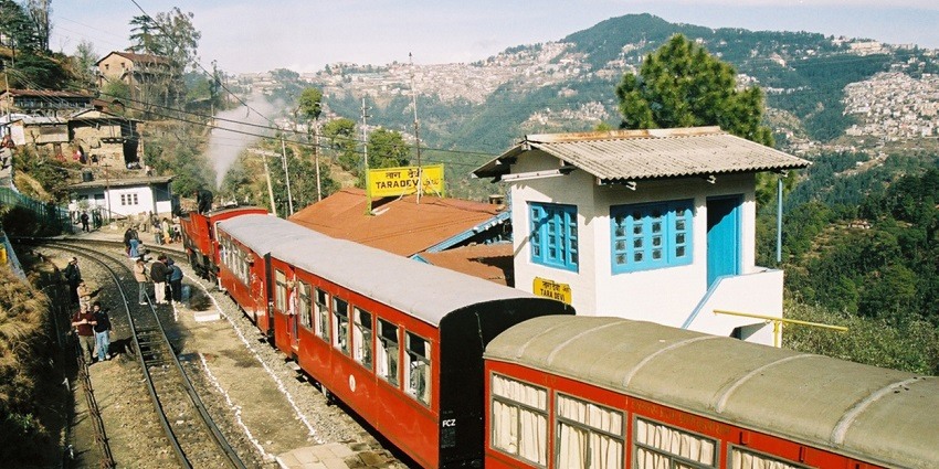 Enjoy a ride on the Kalka-Simla Railway that will take you to attractive viewpoints