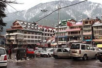 There are many places to visit in manali near mall road adding to the significance of destination.