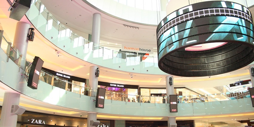 If you want branded items at discount, you can enjoy budget shopping in Dubai here.