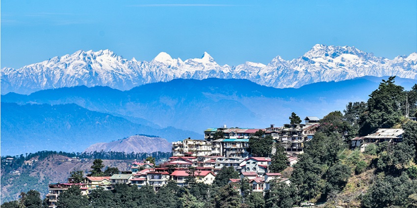 One of the best things to do in Shimla in May is to explore the Ridge