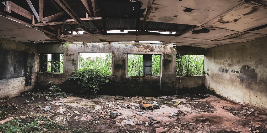 The Witch House, known as the Chudail Bari, is one of the haunted places in Odisha.