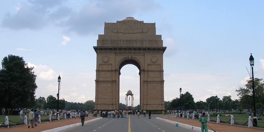 The surrounding lawns near India Gate provide the perfect space for families to have a picnic