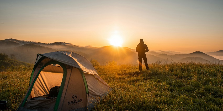 Hop on to Sunrise Point at Kasauli to cherish stunning sunrise views amid Himalayas. Viewers of this file can see comments and suggestions