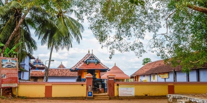 Thiruvalathur Randu Moorthy Temple is one of the best temples in Palakkad for all.