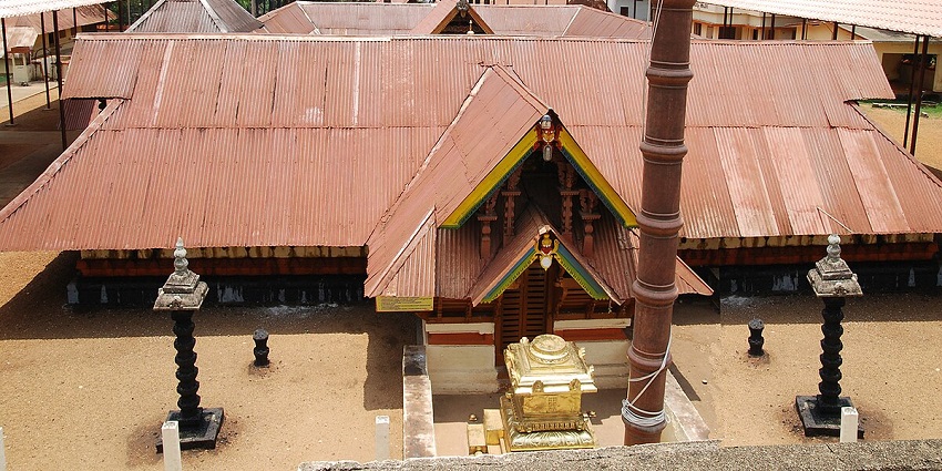 Thiruvarkadu Bhagavathy Temple is one of the must-visit places in Kerala for devotees.