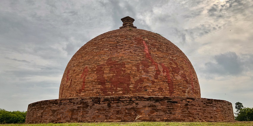 Thotlakonda Buddhist Complex has well-preserved stupas, chaityas, or prayer rooms, and viharas.