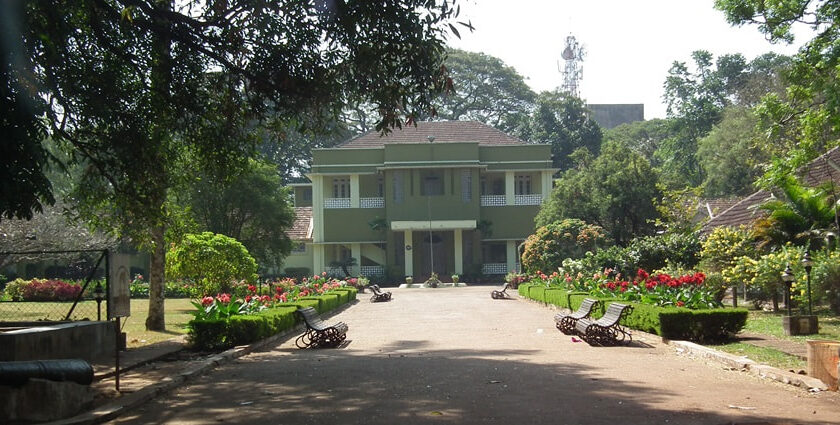 Beautiful snapshot of the front entrance of the Thrissur Museum and Zoo, Kerala