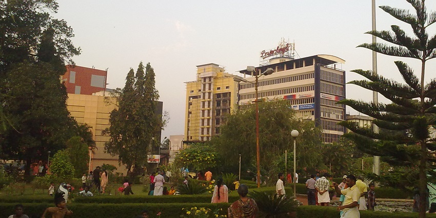 People enjoying at a park near the Vaidyaratnam Ayurveda Museum