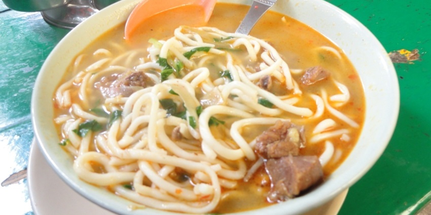 Savour the flavouful delicacies served at the restaurants and eateries nearby