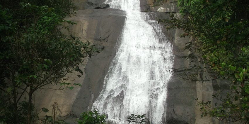 Thusharagiri Waterfalls is one of the unique places to enjoy trekking in Kerala region.