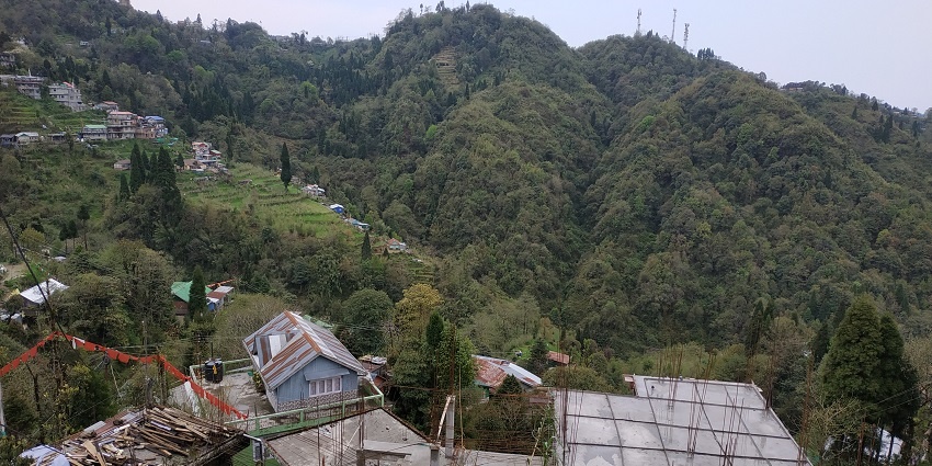Kanchenjunga mountain range from Tiger Hill, a place to visit in Darjeeling in December.
