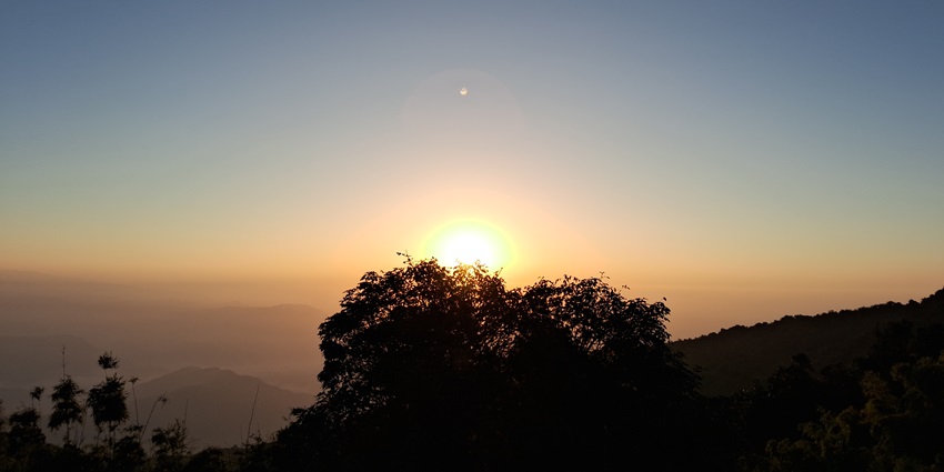 A picture of a stunning sunrise from the Tiger Hill Observatory located near the Yumthang hot springs