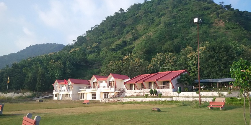 Morni Hills, among the places to visit near Delhi with family, provides a picturesque view.