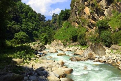 Tirthan valley is one of the most picturesque place to visit in Manali in April for nature lovers