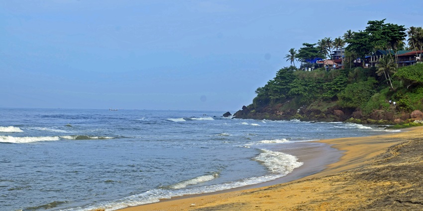 Tithal Beach is one of the places to visit near Silvassa to indulge in street food.