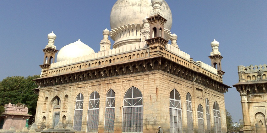 Tomb of Abdul Wahab is a historical and spiritual site to visit in Andhra Pradesh.