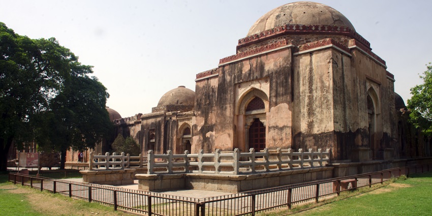 A Tughlaq-era tomb of the Turk, the remnant of the mediaeval history of the city of Delhi