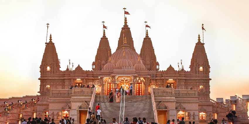Tosh Mandir offers a perfect spot to indulge in spiritual reflection amidst nature.