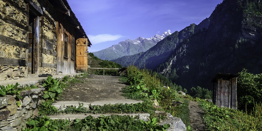 Exploring Tosh Village is one of the best things to do in Kasol in May for nature lovers.