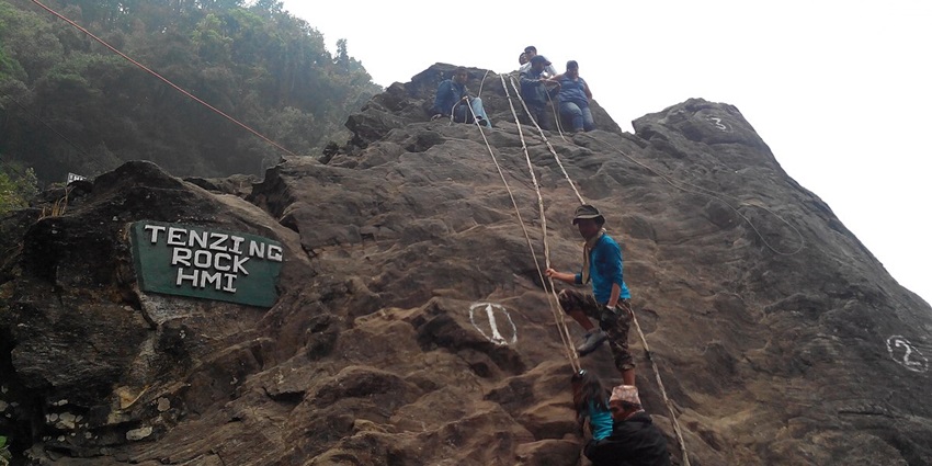 This spot offers an exciting outdoor experience of rock climbing in Darjeeling to the tourists