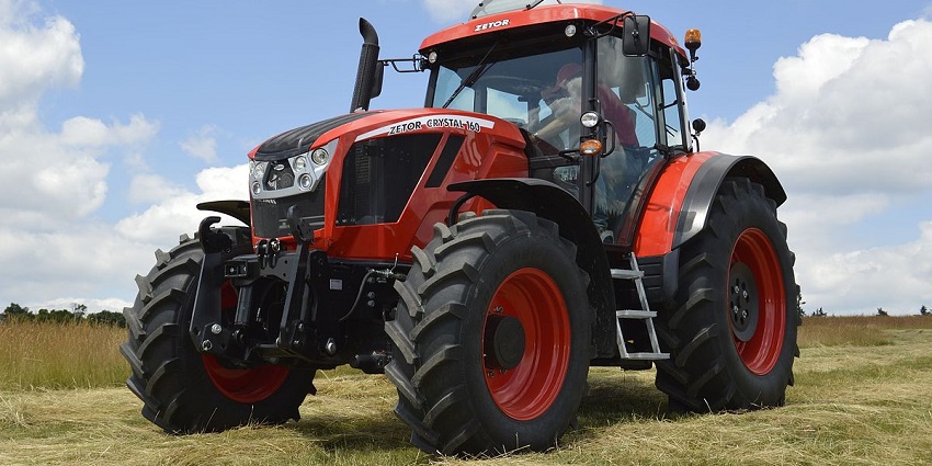 You can ride tractors in Pratapgarh Farms for a fun-filled adventure time.