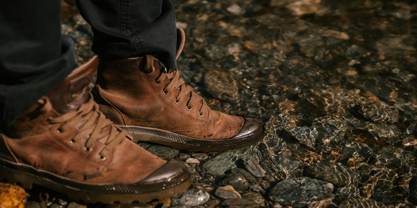 It is always recommended to wear trekking shoes to visit near the cascading attractions.