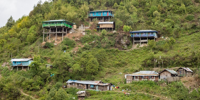 This monastery lies 8 kilometres from the town of Bomdila and is surrounded by mountains
