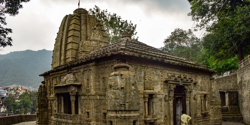 An ancient temple in Sissu surrounded by trees