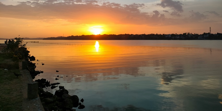 A serene view of Trincomalee, one of the quaint places to try snorkelling in Sri Lanka.