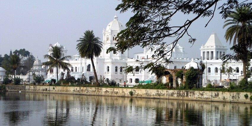Tripura State Museum is inside Ujjayanta Palace with rich historical & cultural heritage.