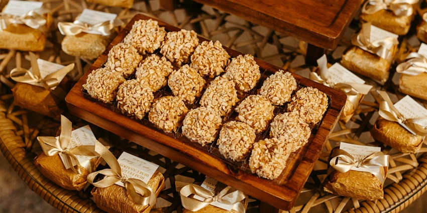 A gourmet chocolate shop featuring premium Japanese chocolates with luxury packaging.